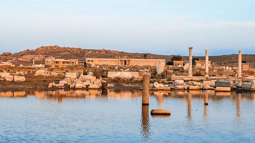 Ανησυχητικά τα νέα στοιχεία για τη Δήλο: Το ιστορικό νησί «βυθίζεται» κατά ένα εκατοστό κάθε χρόνο!
