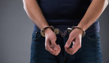 Θεσσαλονίκη: Συνελήφθη 24χρονος για απόπειρα δολοφονίας της αδερφής του και του σκύλου της