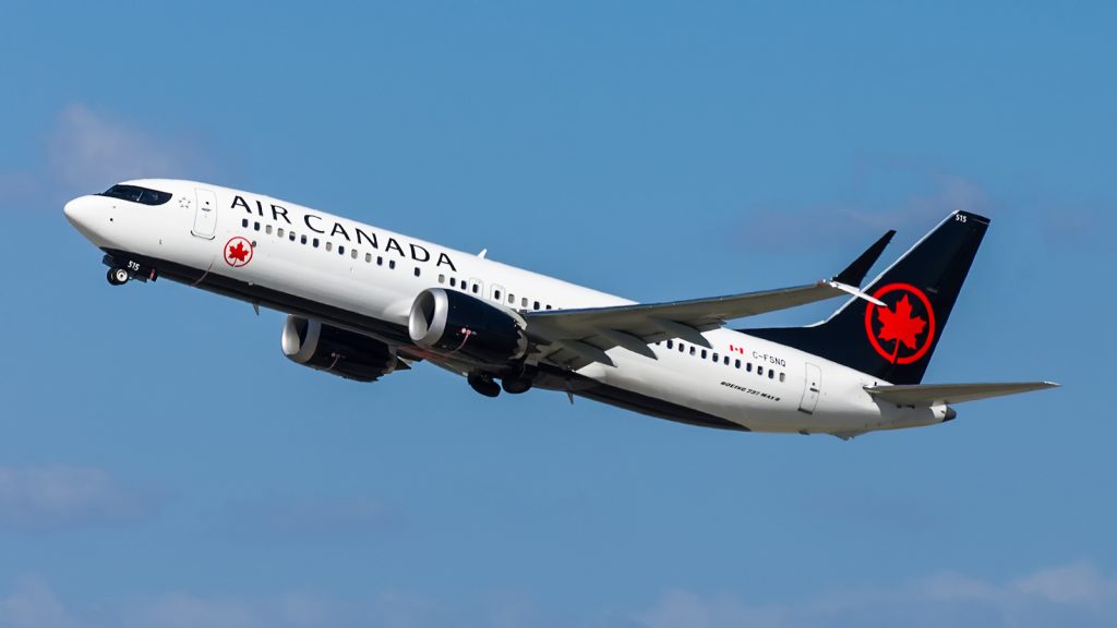 Πρώην πιλότος της Air Canada κατηγορείται ότι επί 17 χρόνια πετούσε με πλαστή άδεια