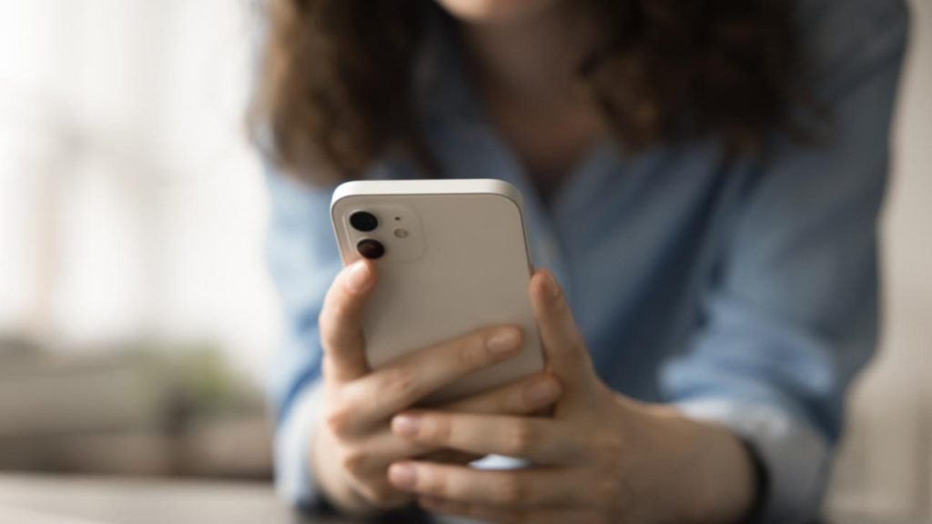 Τι σημαίνει όταν κάποιος αργεί πάντα να απαντήσει στα μηνύματα