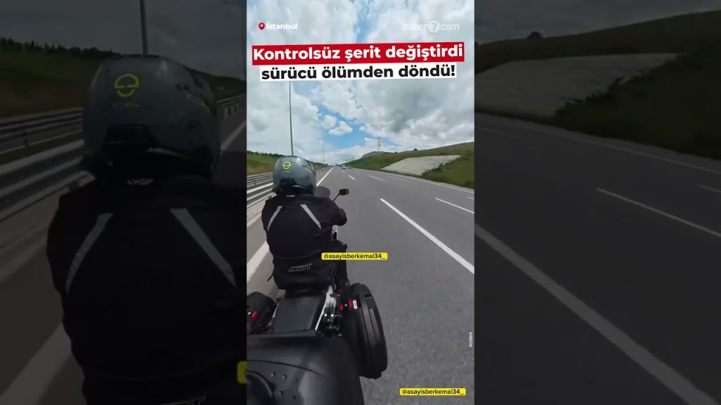 Τρομακτικό τροχαίο στην Τουρκία: Μηχανή «καρφώθηκε» σε ΙΧ μετά από απότομη αλλαγή λωρίδας (βίντεο)