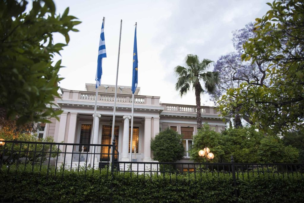 13η σύνταξη δεν δίνεται αλλά πέρασαν αυξήσεις για υπαλλήλους σε Μαξίμου και ΠτΔ